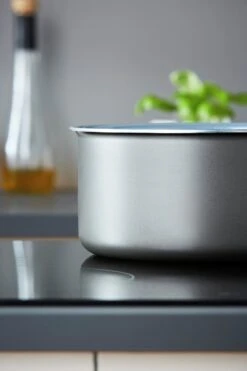 Tower Freedom 13 Piece Aluminium Pan Set - Grey 16 Tower Freedom 13 Piece Aluminium Pan Set - Grey -Habitat 4015864 R Z007A