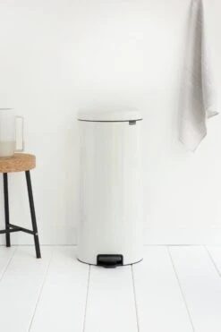 Brabantia 30 Litre Newlcon Pedal Bin - White 13 Brabantia 30 Litre Newlcon Pedal Bin - White -Habitat 6214584 R Z010A