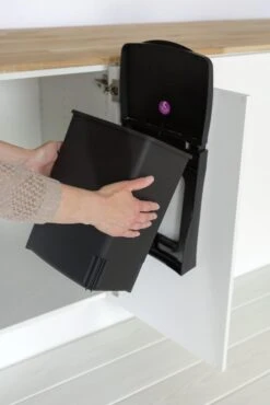 Brabantia 10 Litre Built-In Kitchen Cupboard Bin - Black 7 Brabantia 10 Litre Built-In Kitchen Cupboard Bin - Black -Habitat 8422680 R Z004A