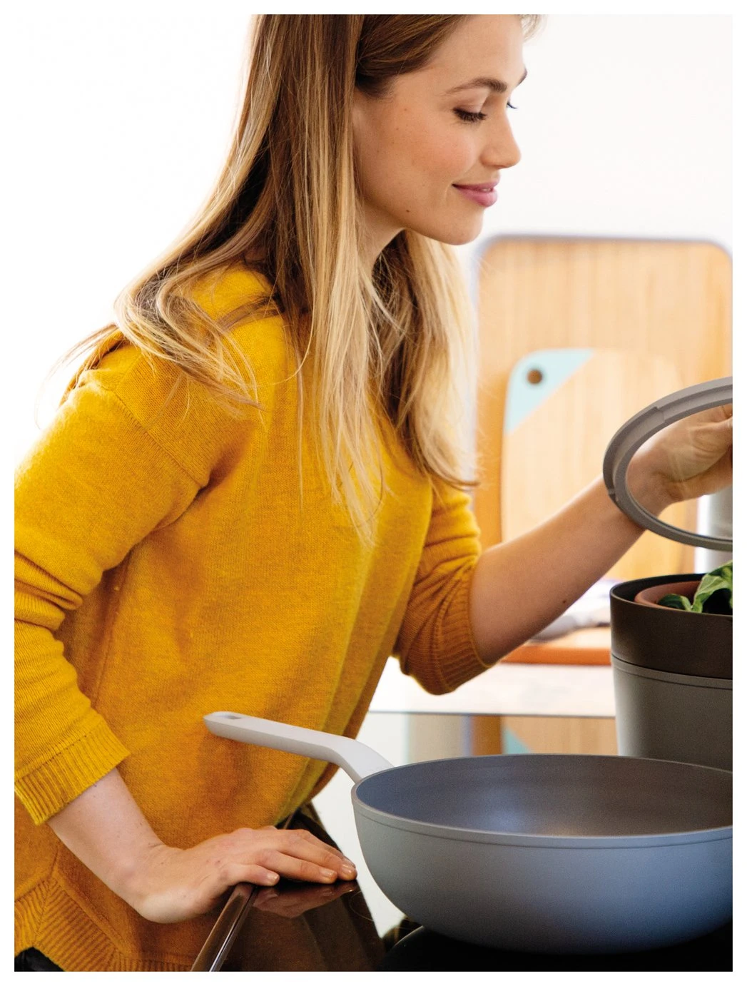 BergHOFF Leo 28cm Non Stick Stir Fry Pan 2 BergHOFF Leo 28cm Non Stick Stir Fry Pan - Image 2