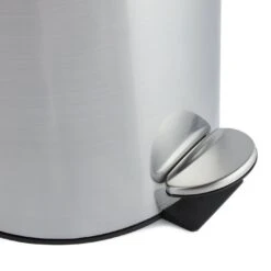 Habitat 30 Litre Domed Pedal Bin - Silver 8 Habitat 30 Litre Domed Pedal Bin - Silver -Habitat 9210987 R Z003A