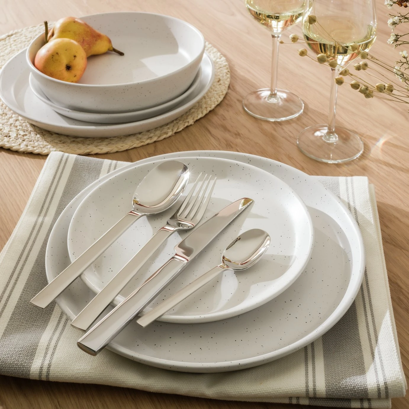 Habitat Addison 16 Piece Stainless Steel Cutlery Set Mirror 2 Habitat Addison 16 Piece Stainless Steel Cutlery Set Mirror - Image 2