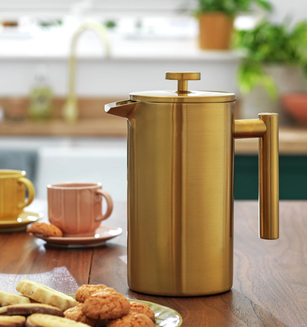 Habitat Double Walled 8 Cup Cafetiere - Gold 2 Habitat Double Walled 8 Cup Cafetiere - Gold - Image 2